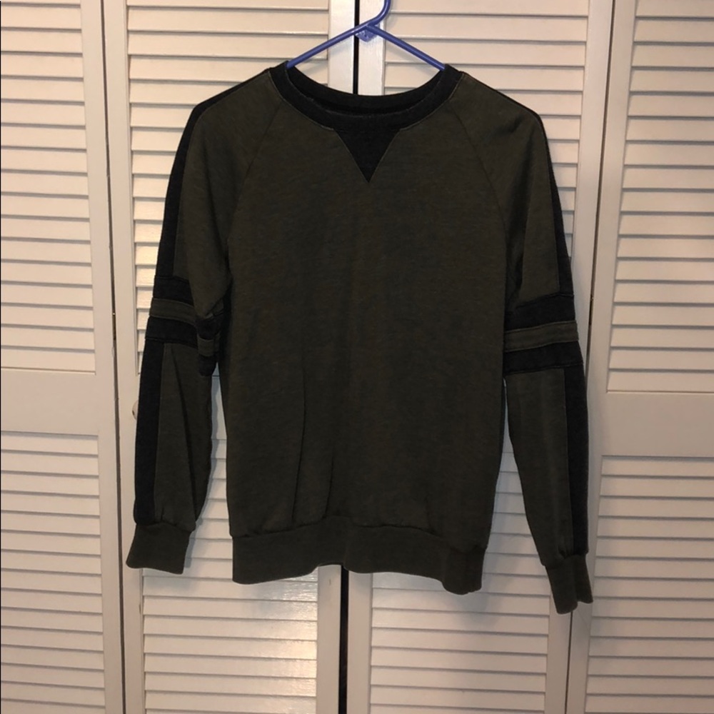 Green and black Long sleeve sweatshirt